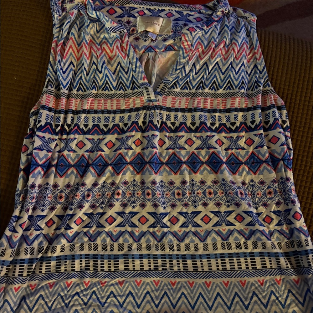 Skies Are Blue Geometric Patterned Sleeveless Blouse
